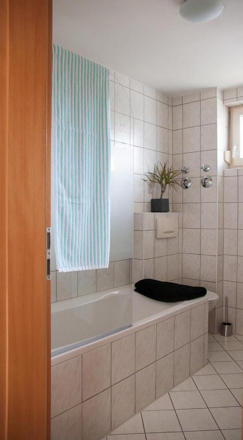 Gemuetliche Wohnung Mit Sonniger Terrasse Bietigheim-Bissingen Eksteriør bilde